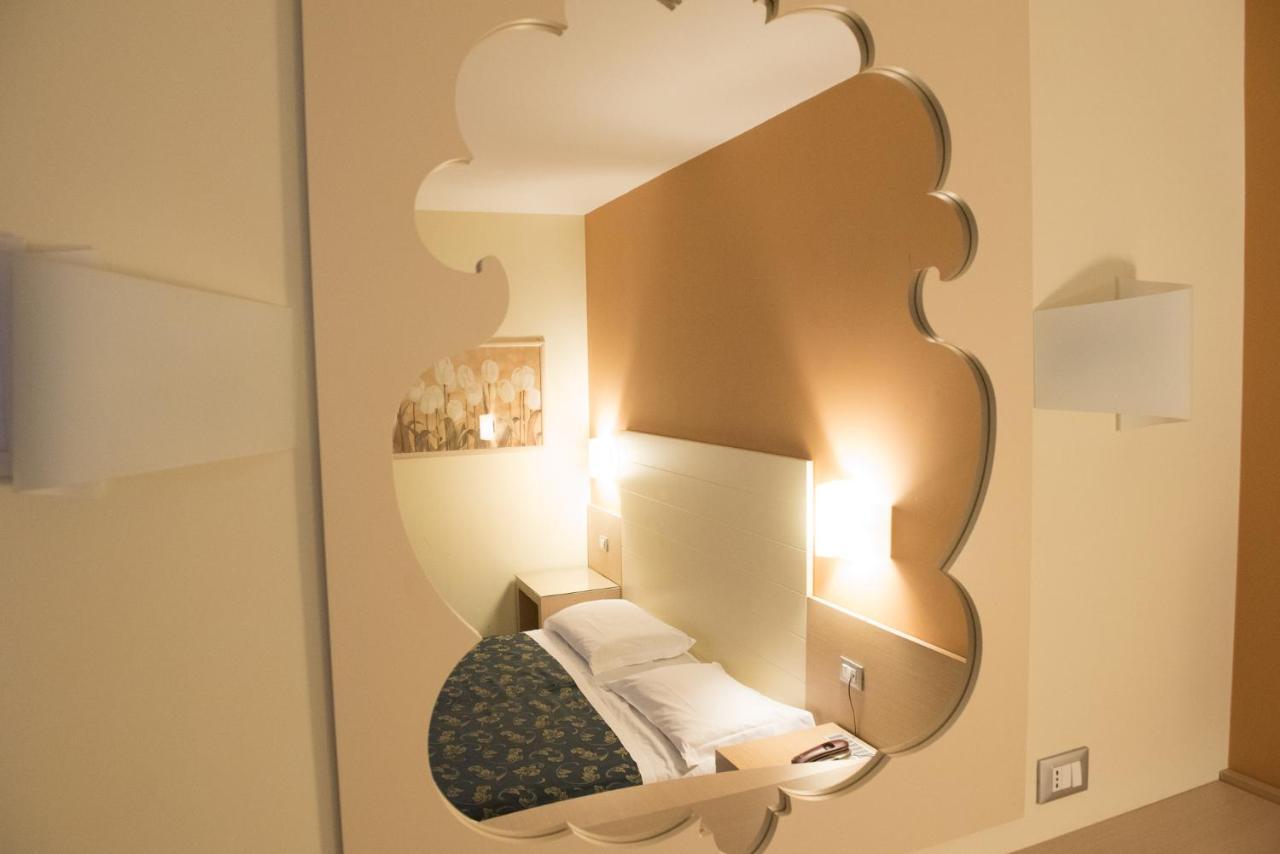 Hotel Duca Degli Abruzzi Монтесильвано Экстерьер фото