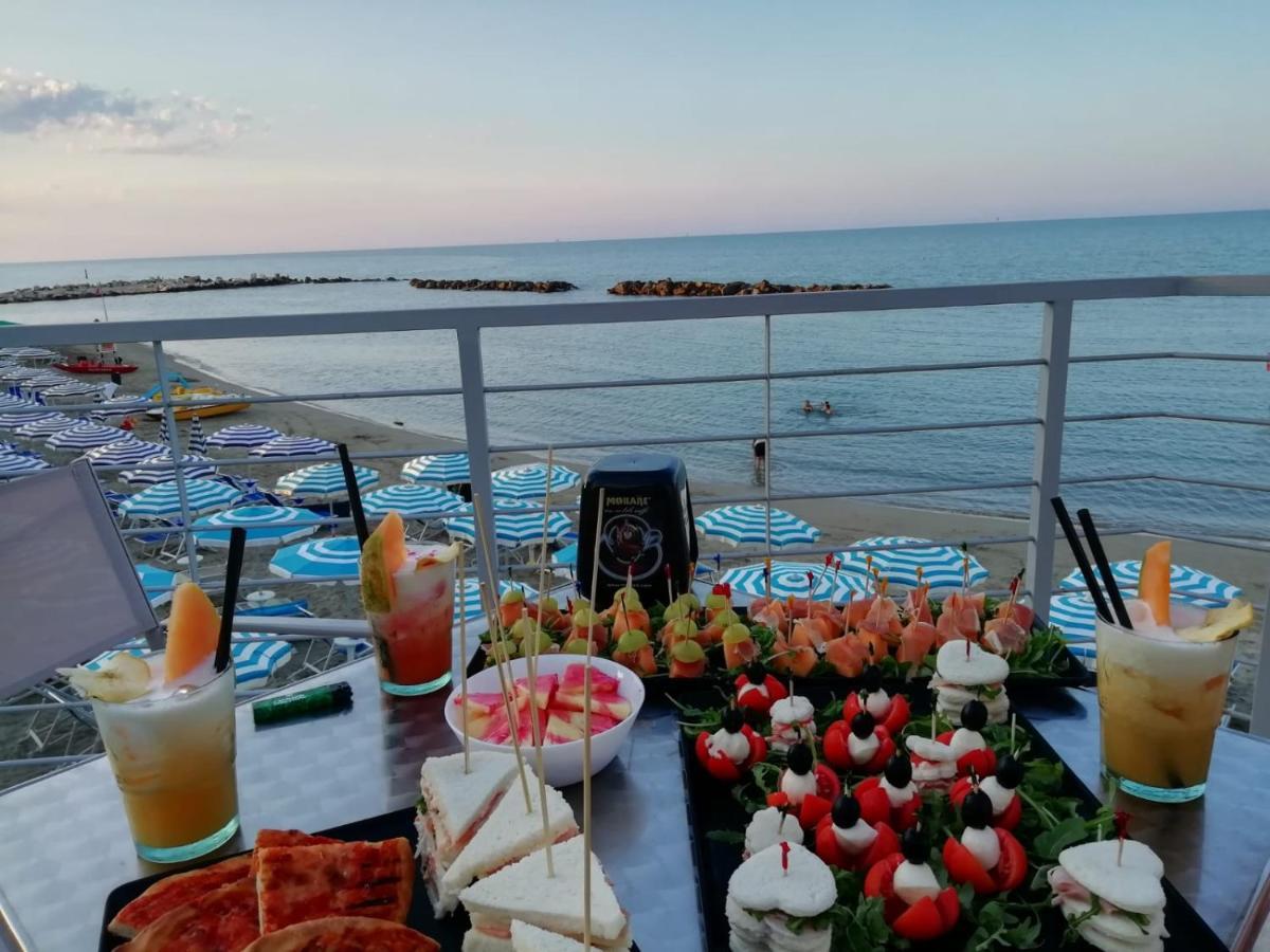 Hotel Duca Degli Abruzzi Монтесильвано Экстерьер фото