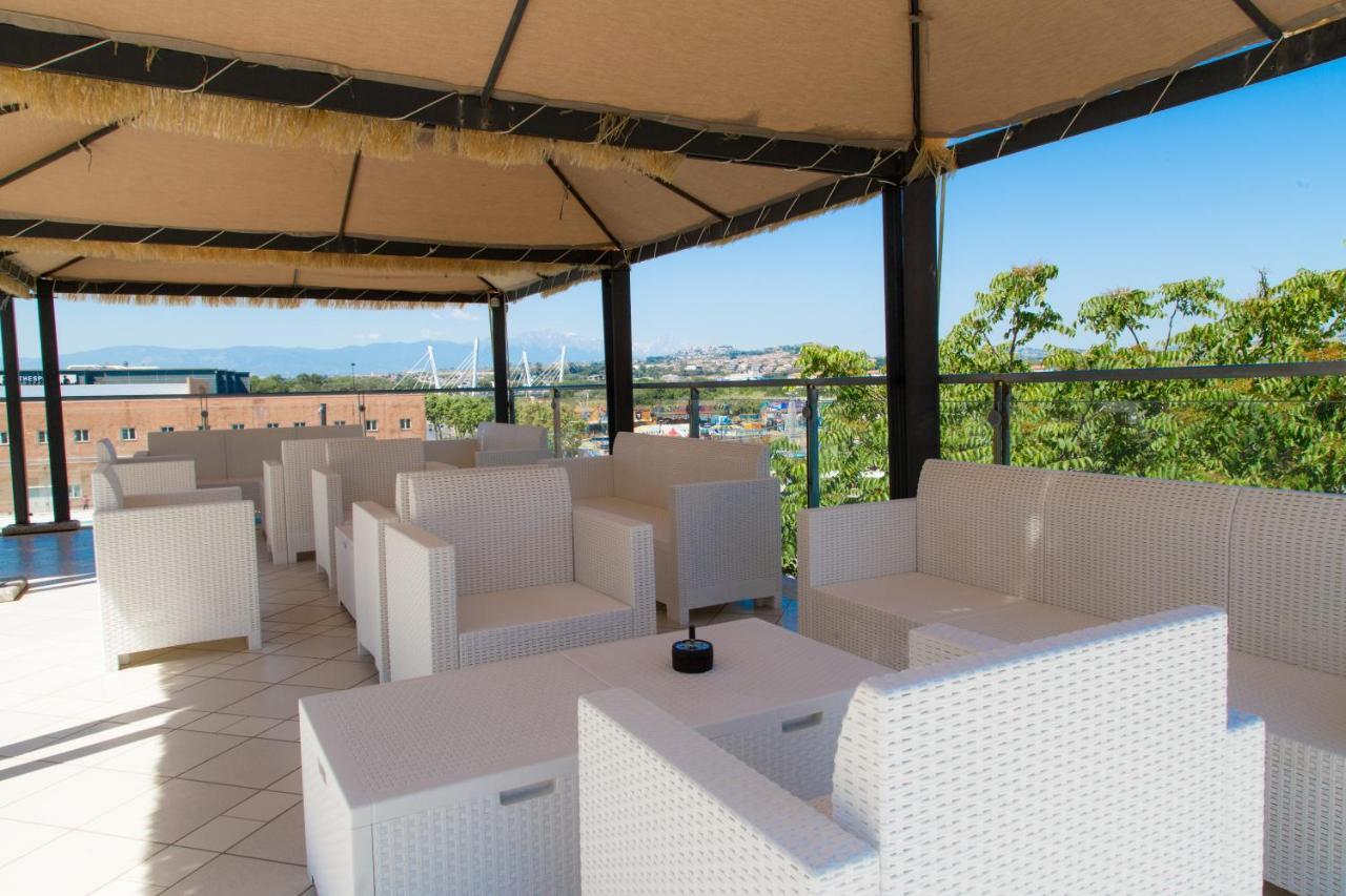Hotel Duca Degli Abruzzi Монтесильвано Экстерьер фото