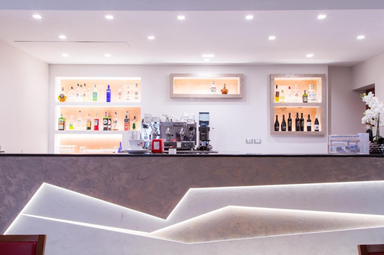 Hotel Duca Degli Abruzzi Монтесильвано Экстерьер фото