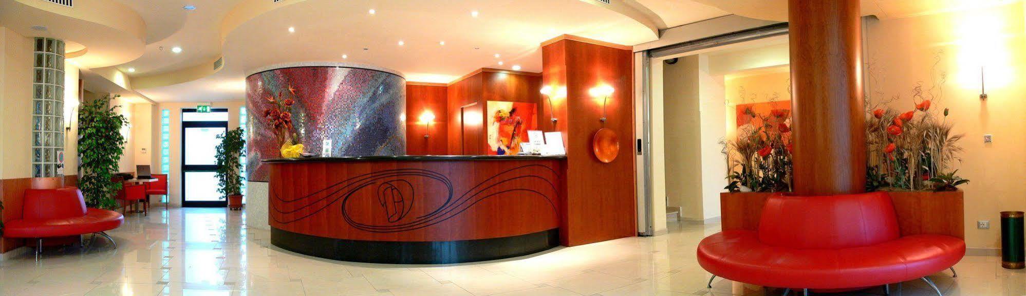 Hotel Duca Degli Abruzzi Монтесильвано Экстерьер фото